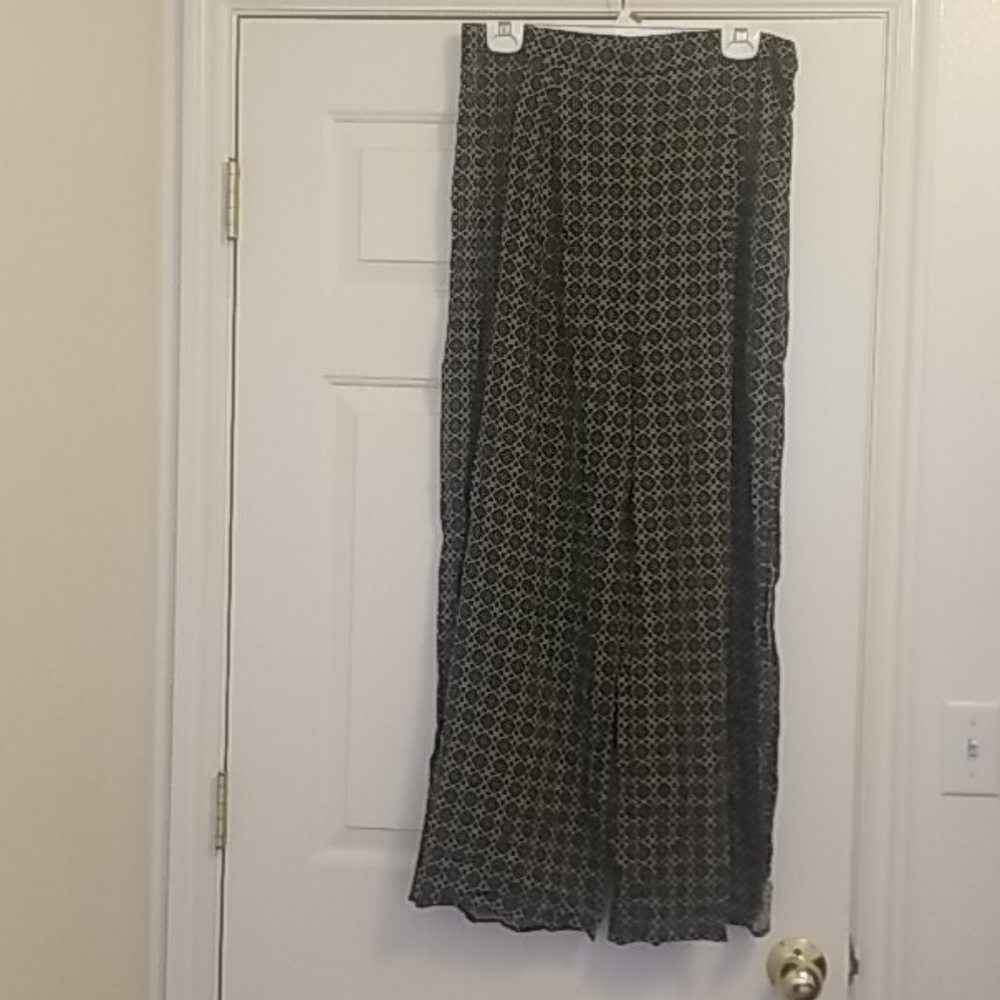 Nwt pant size 1x with side slit brandnew
